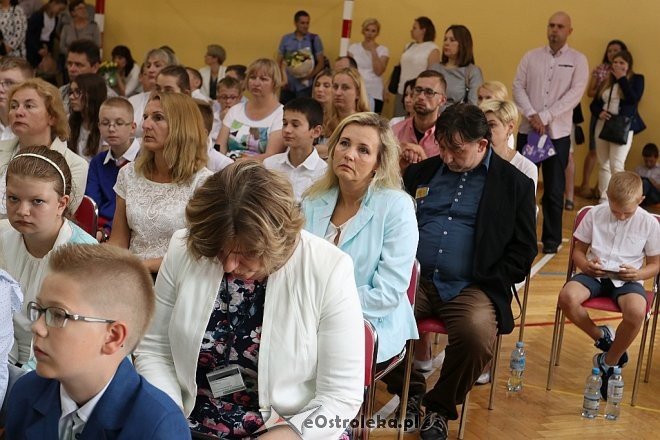 Zakończenie roku szkolnego w Szkole Podstawowej nr 6 [23.06.2017] - zdjęcie #2 - eOstroleka.pl