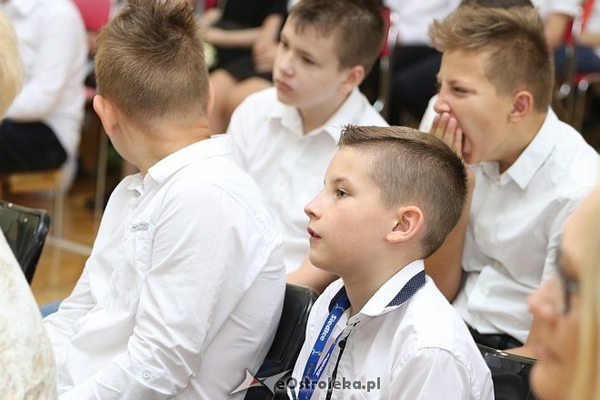 Zakończenie roku szkolnego w Szkole Podstawowej nr 6 [23.06.2017] - zdjęcie #30 - eOstroleka.pl