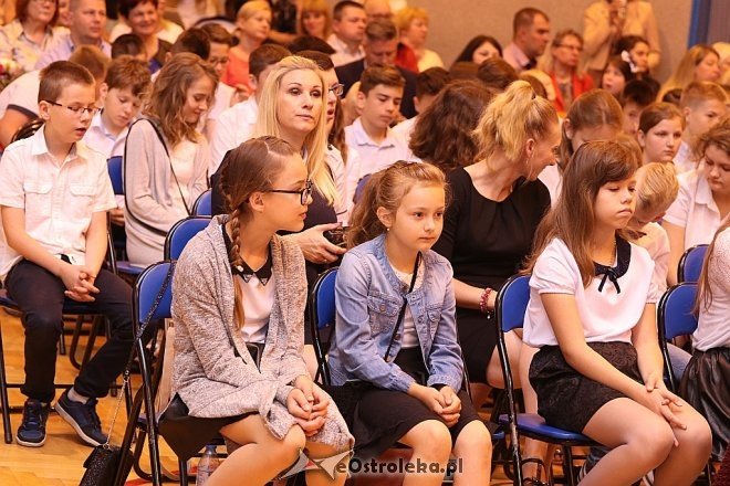 Zakończenie roku szkolnego w Szkole Podstawowej nr 10 [23.06.2017] - zdjęcie #4 - eOstroleka.pl
