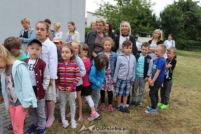 Otwarcie placu zabaw w Przedszkolu Miejskim nr 8 [26.06.2017] - zdjęcie #42 - eOstroleka.pl