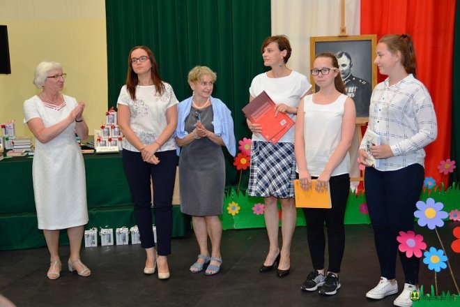 Kadzidło: Zakończenie roku szkolnego 2016/2017 w gimnazjum Wilka [23.06.2017] - zdjęcie #88 - eOstroleka.pl