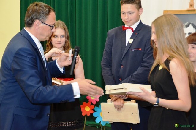 Kadzidło: Zakończenie roku szkolnego 2016/2017 w gimnazjum Wilka [23.06.2017] - zdjęcie #74 - eOstroleka.pl