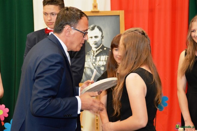 Kadzidło: Zakończenie roku szkolnego 2016/2017 w gimnazjum Wilka [23.06.2017] - zdjęcie #72 - eOstroleka.pl