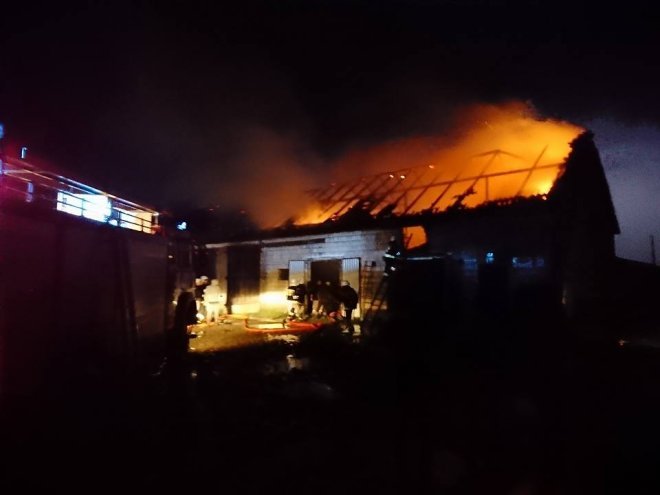 -Po uderzeniu pioruna spłonęła stodoła [ZDJĘCIA] - zdjęcie #7 - eOstroleka.pl