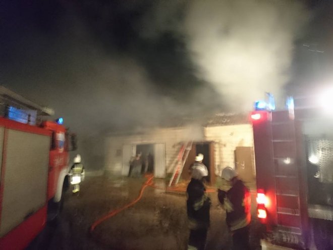 -Po uderzeniu pioruna spłonęła stodoła [ZDJĘCIA] - zdjęcie #11 - eOstroleka.pl