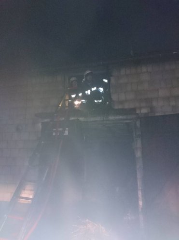 -Po uderzeniu pioruna spłonęła stodoła [ZDJĘCIA] - zdjęcie #24 - eOstroleka.pl