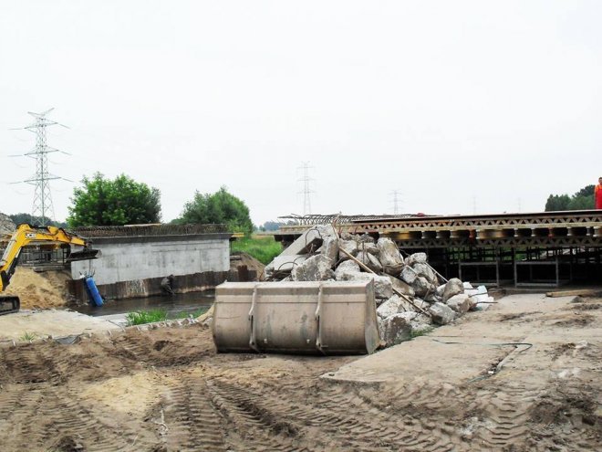 Czarnotrzew: Trwa przebudowa mostu na rzece Omulew [ZDJĘCIA] - zdjęcie #1 - eOstroleka.pl