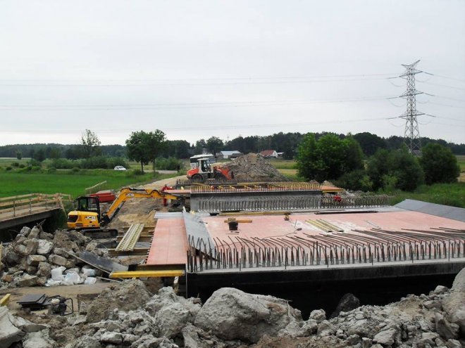 Czarnotrzew: Trwa przebudowa mostu na rzece Omulew [ZDJĘCIA] - zdjęcie #4 - eOstroleka.pl
