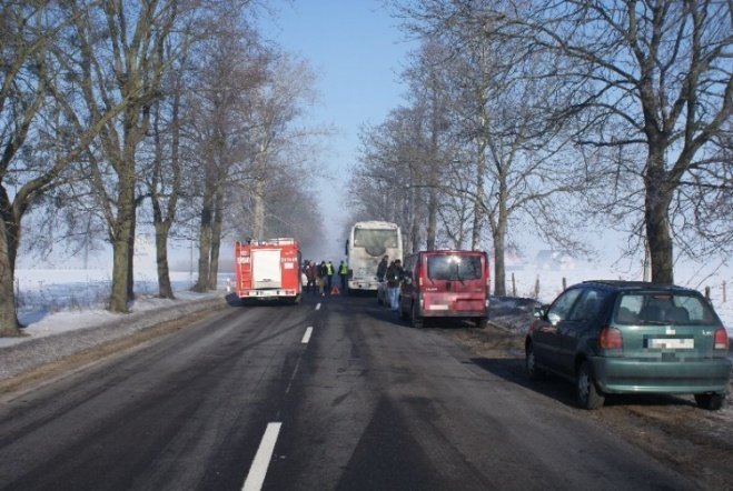 Wypadek w Dylewie (22.02.2010) - zdjęcie #1 - eOstroleka.pl