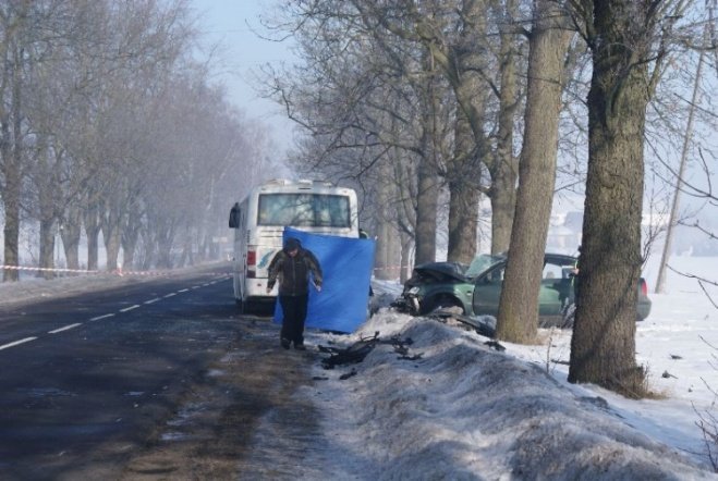 Wypadek w Dylewie (22.02.2010) - zdjęcie #10 - eOstroleka.pl
