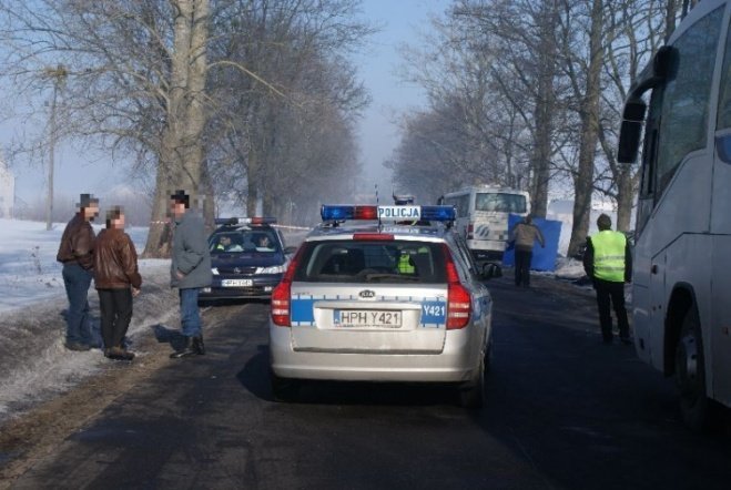 Wypadek w Dylewie (22.02.2010) - zdjęcie #9 - eOstroleka.pl
