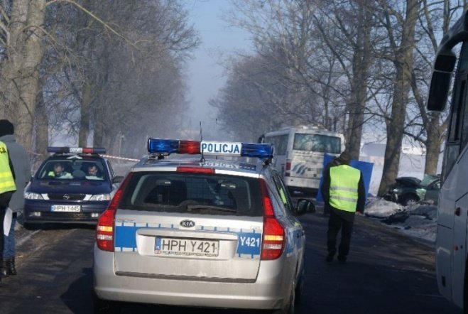 Wypadek w Dylewie (22.02.2010) - zdjęcie #8 - eOstroleka.pl
