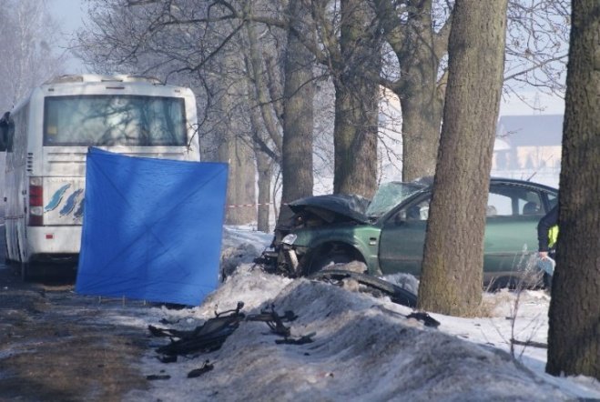 Wypadek w Dylewie (22.02.2010) - zdjęcie #5 - eOstroleka.pl