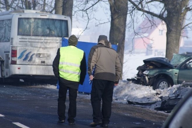 Wypadek w Dylewie (22.02.2010) - zdjęcie #13 - eOstroleka.pl
