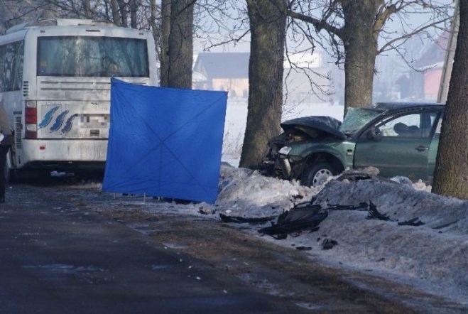 Wypadek w Dylewie (22.02.2010) - zdjęcie #14 - eOstroleka.pl