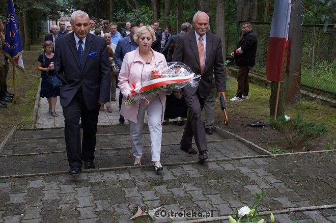 Ostrołęczanie oddali hołd ofiarom zbrodni wołyńskiej [WIDEO, ZDJĘCIA] - zdjęcie #26 - eOstroleka.pl