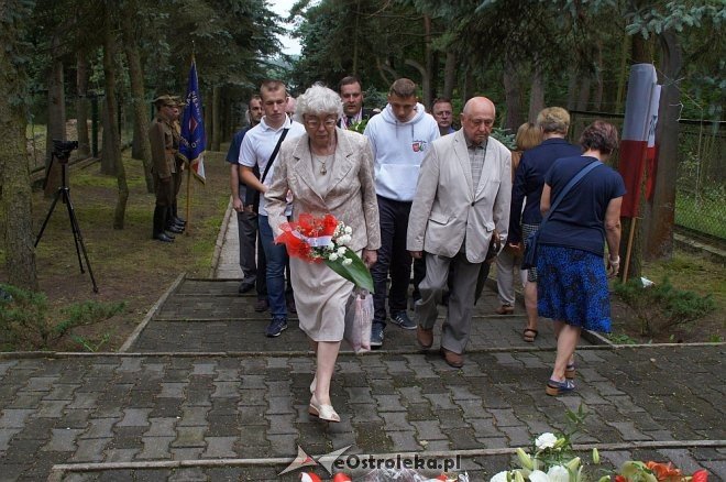 Ostrołęczanie oddali hołd ofiarom zbrodni wołyńskiej [WIDEO, ZDJĘCIA] - zdjęcie #34 - eOstroleka.pl