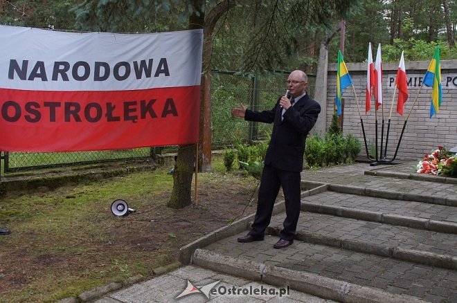 Ostrołęczanie oddali hołd ofiarom zbrodni wołyńskiej [WIDEO, ZDJĘCIA] - zdjęcie #2 - eOstroleka.pl