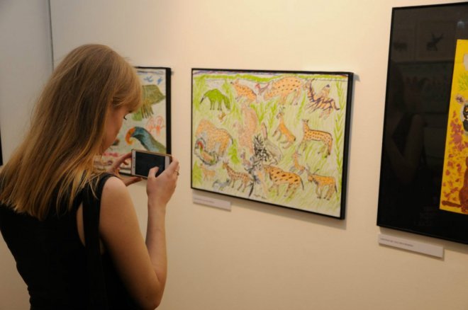 Wernisaż wystawy „Wśród zwierząt. Z kolekcji Art Brut” w Muzeum Kultury Kurpiowskiej [ZDJĘCIA] - zdjęcie #9 - eOstroleka.pl