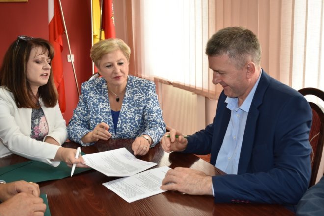 Uroczyste podpisanie umowy w Starostwie Powiatowym [13.07.2017] - zdjęcie #4 - eOstroleka.pl