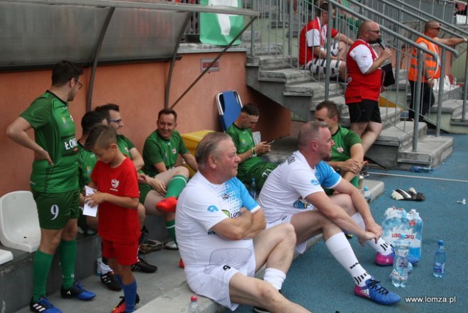 Reprezentacja Artystów Polskich zagrała z łomżyńskimi urzędnikami na stadionie ŁKS-u [ZDJĘCIA] - zdjęcie #48 - eOstroleka.pl