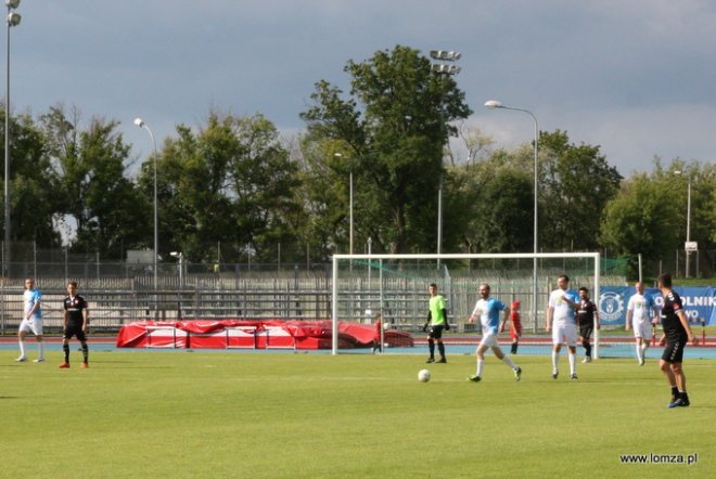 Reprezentacja Artystów Polskich zagrała z łomżyńskimi urzędnikami na stadionie ŁKS-u [ZDJĘCIA] - zdjęcie #41 - eOstroleka.pl
