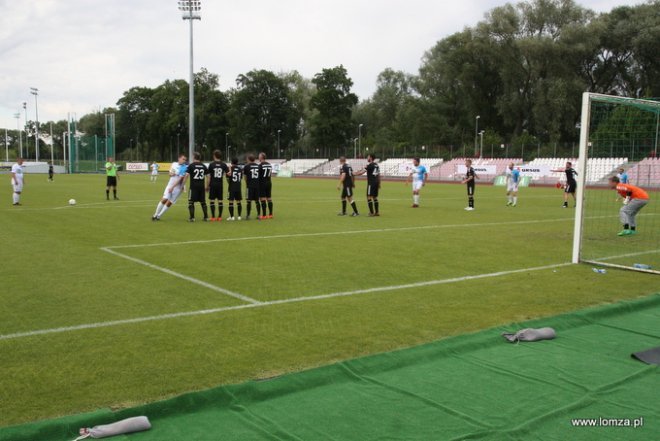 Reprezentacja Artystów Polskich zagrała z łomżyńskimi urzędnikami na stadionie ŁKS-u [ZDJĘCIA] - zdjęcie #28 - eOstroleka.pl
