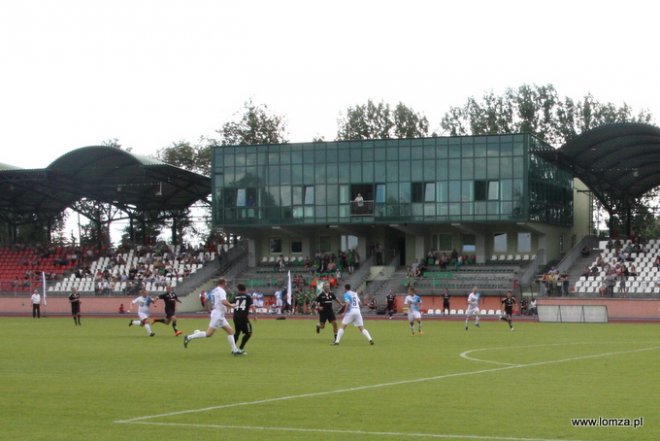 Reprezentacja Artystów Polskich zagrała z łomżyńskimi urzędnikami na stadionie ŁKS-u [ZDJĘCIA] - zdjęcie #24 - eOstroleka.pl
