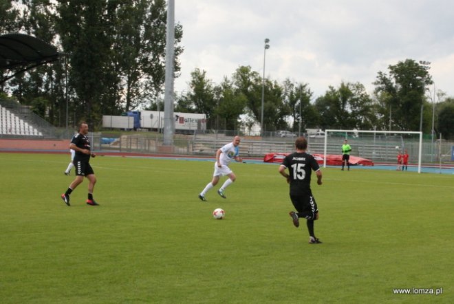 Reprezentacja Artystów Polskich zagrała z łomżyńskimi urzędnikami na stadionie ŁKS-u [ZDJĘCIA] - zdjęcie #23 - eOstroleka.pl