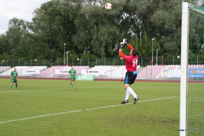 Reprezentacja Artystów Polskich zagrała z łomżyńskimi urzędnikami na stadionie ŁKS-u [ZDJĘCIA] - zdjęcie #15 - eOstroleka.pl