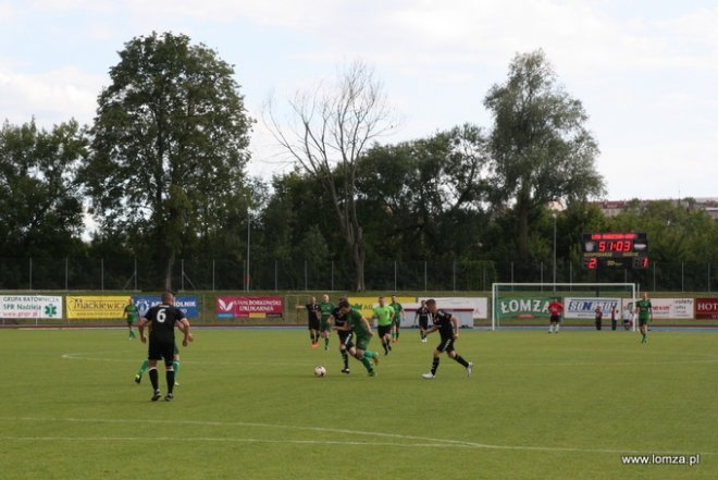 Reprezentacja Artystów Polskich zagrała z łomżyńskimi urzędnikami na stadionie ŁKS-u [ZDJĘCIA] - zdjęcie #13 - eOstroleka.pl