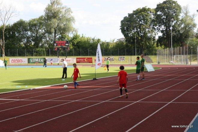 Reprezentacja Artystów Polskich zagrała z łomżyńskimi urzędnikami na stadionie ŁKS-u [ZDJĘCIA] - zdjęcie #10 - eOstroleka.pl