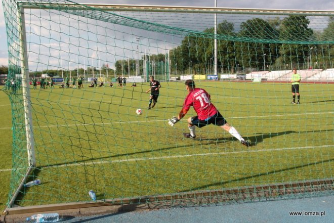 Reprezentacja Artystów Polskich zagrała z łomżyńskimi urzędnikami na stadionie ŁKS-u [ZDJĘCIA] - zdjęcie #6 - eOstroleka.pl