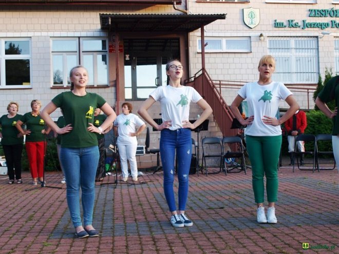 Jubileusz Ludowego Zespołu Pieśni i Tańca „Wach” [ZDJĘCIA] - zdjęcie #43 - eOstroleka.pl