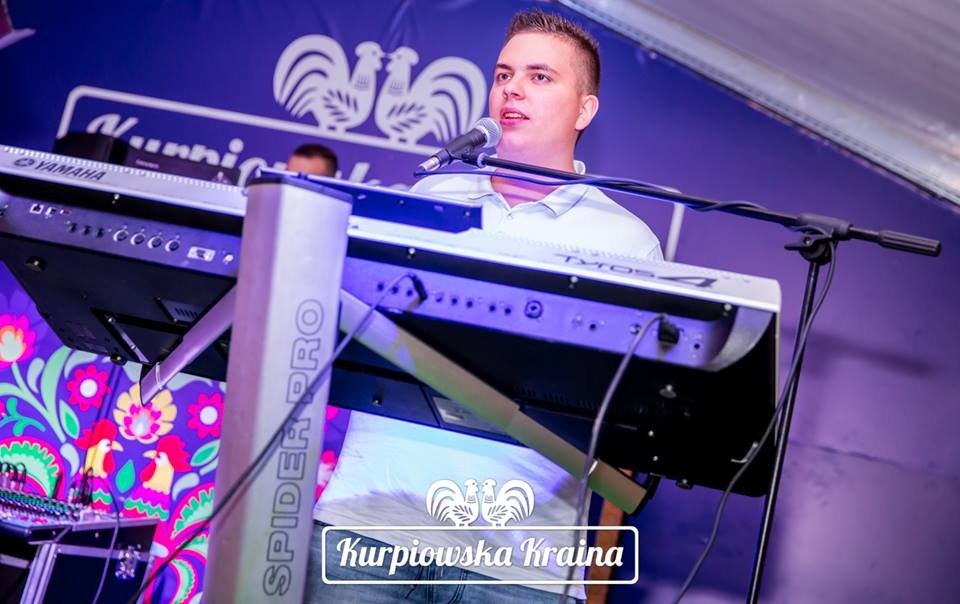 Dancing z zespołem Konkret w Kurpiowskiej Krainie [ZDJĘCIA] - zdjęcie #24 - eOstroleka.pl