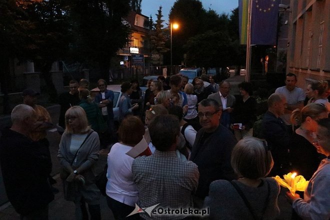 Protest w obronie wolnych sądów w Ostrołęce [21.07.2017] - zdjęcie #25 - eOstroleka.pl