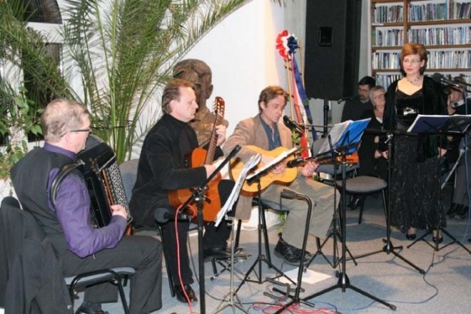 Wieczór w Arce - koncert piosenki francuskiej (25.02.2010) - zdjęcie #18 - eOstroleka.pl