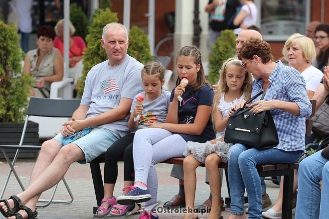 Występ zespołu Abba Mia i kabaretu Chyba [23.07.2017] - zdjęcie #50 - eOstroleka.pl