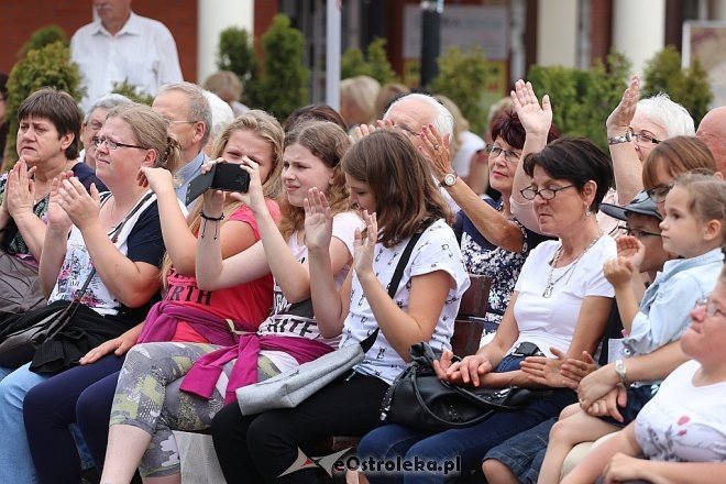 Występ zespołu Abba Mia i kabaretu Chyba [23.07.2017] - zdjęcie #49 - eOstroleka.pl
