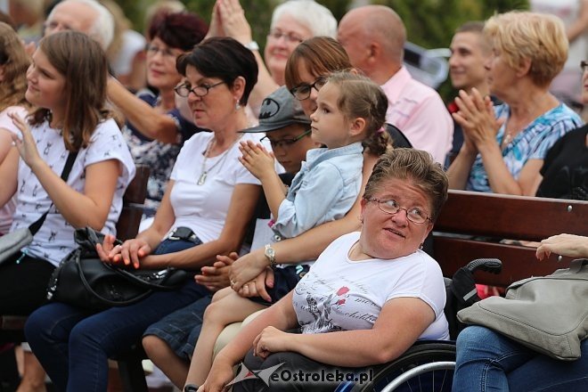 Występ zespołu Abba Mia i kabaretu Chyba [23.07.2017] - zdjęcie #48 - eOstroleka.pl