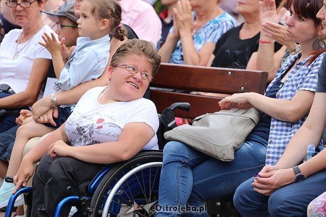 Występ zespołu Abba Mia i kabaretu Chyba [23.07.2017] - zdjęcie #47 - eOstroleka.pl