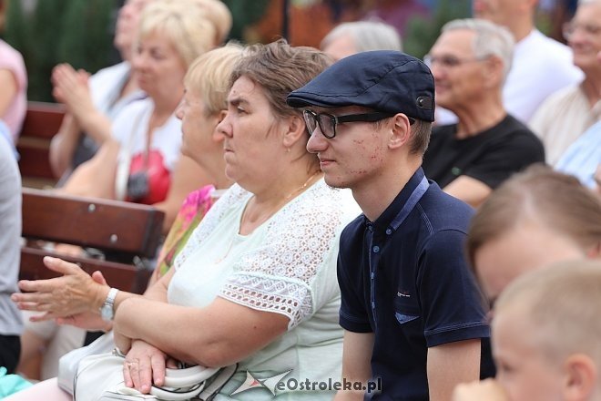 Występ zespołu Abba Mia i kabaretu Chyba [23.07.2017] - zdjęcie #45 - eOstroleka.pl