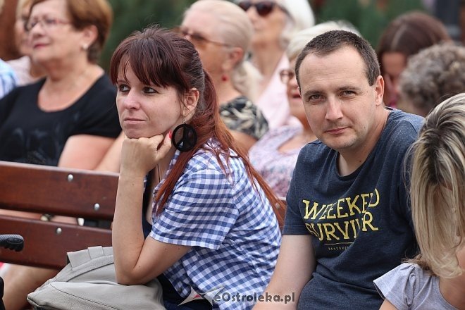 Występ zespołu Abba Mia i kabaretu Chyba [23.07.2017] - zdjęcie #37 - eOstroleka.pl