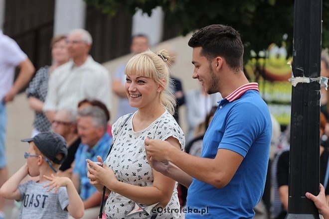 Występ zespołu Abba Mia i kabaretu Chyba [23.07.2017] - zdjęcie #31 - eOstroleka.pl