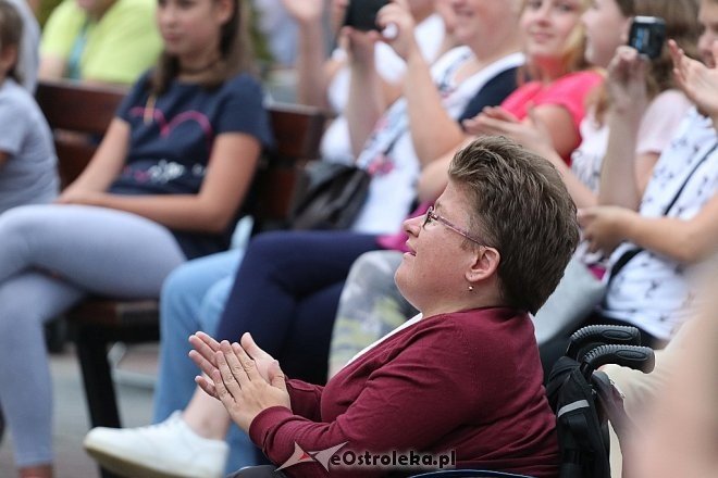 Występ zespołu Abba Mia i kabaretu Chyba [23.07.2017] - zdjęcie #11 - eOstroleka.pl