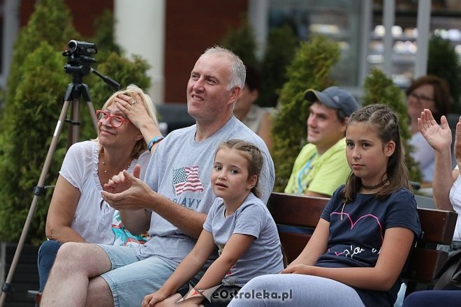 Występ zespołu Abba Mia i kabaretu Chyba [23.07.2017] - zdjęcie #10 - eOstroleka.pl