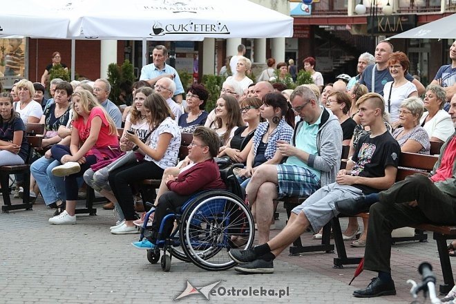 Występ zespołu Abba Mia i kabaretu Chyba [23.07.2017] - zdjęcie #52 - eOstroleka.pl