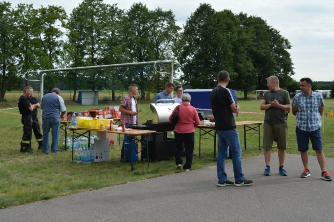 Festyn rodzinny w Lipnikach z „próbą sił” i na sportowo [ZDJĘCIA] - zdjęcie #115 - eOstroleka.pl