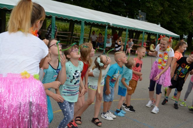 Festyn rodzinny w Lipnikach z „próbą sił” i na sportowo [ZDJĘCIA] - zdjęcie #109 - eOstroleka.pl