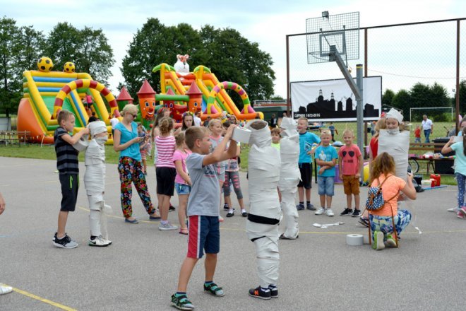 Festyn rodzinny w Lipnikach z „próbą sił” i na sportowo [ZDJĘCIA] - zdjęcie #99 - eOstroleka.pl